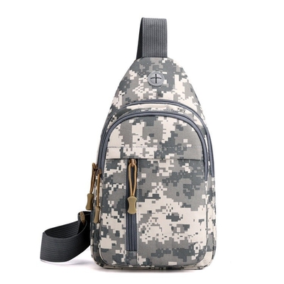 Cruz multifuncional - saco BSCI unisex do estilingue da camuflagem da tela do nylon do saco do estilingue do corpo