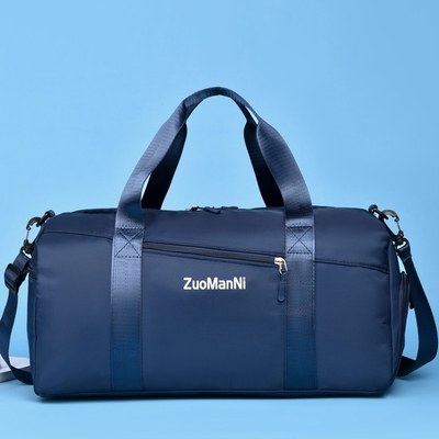 O saco final do Gym do fim de semana ostenta o saco de Duffle com o bolso molhado do compartimento da sapata