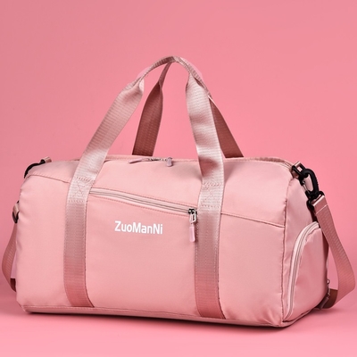 O saco final do Gym do fim de semana ostenta o saco de Duffle com o bolso molhado do compartimento da sapata