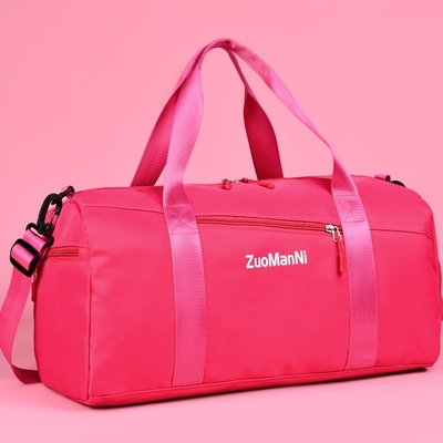 O saco final do Gym do fim de semana ostenta o saco de Duffle com o bolso molhado do compartimento da sapata