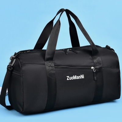O saco final do Gym do fim de semana ostenta o saco de Duffle com o bolso molhado do compartimento da sapata